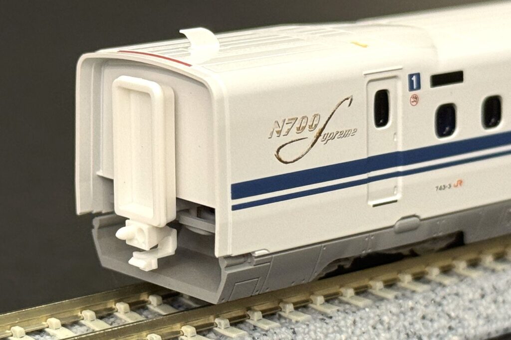 KATO N700S 連結部と車体側面のロゴ