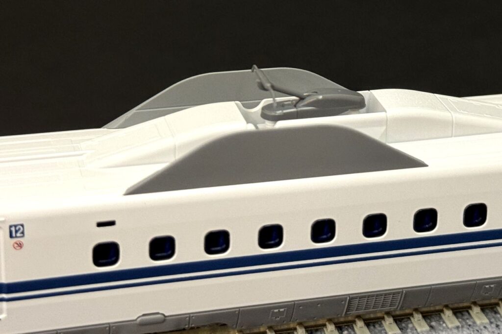 KATO N700S 天井上のパンタグラフ